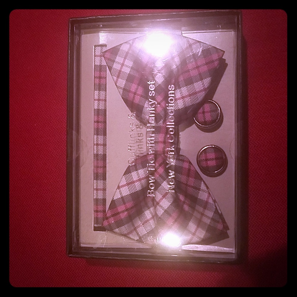 Bow tie, Matching cuff links and pocket square